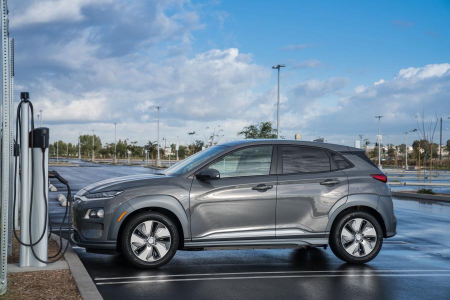  Hyundai Kona Electric (OS) 2018 года  (NA) (фото 3 из 55)
